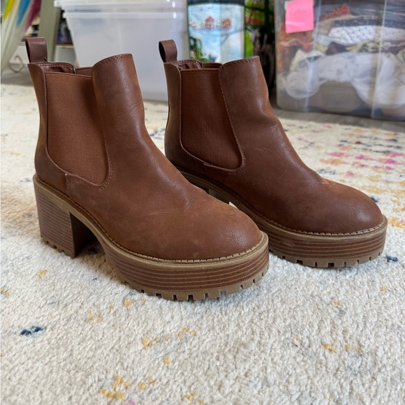 MIA Lugg Boot - Picture 7 of 10